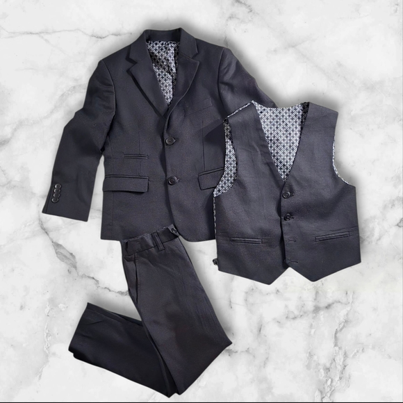 Isaac Mizrahi New York Size Boys Black Piece Suit Set